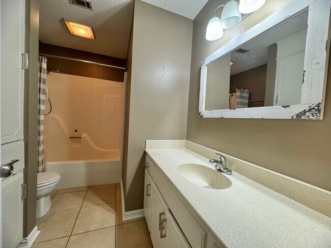 Building Photo - Duplex for rent!