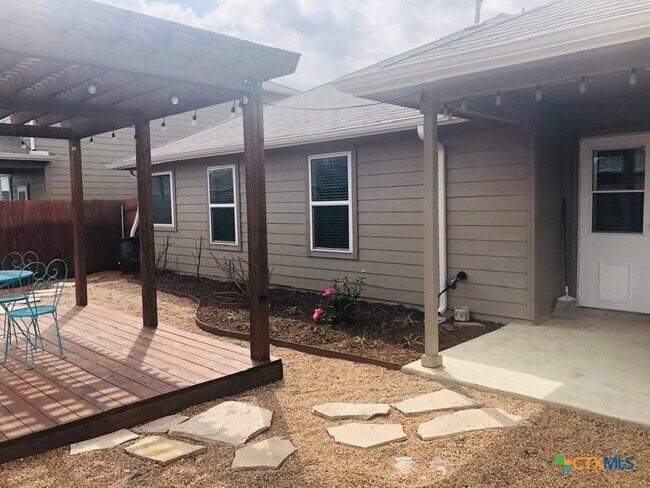 Foto del edificio - 448 Mallow Dr