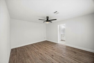 Building Photo - 10010 Windriver Dr