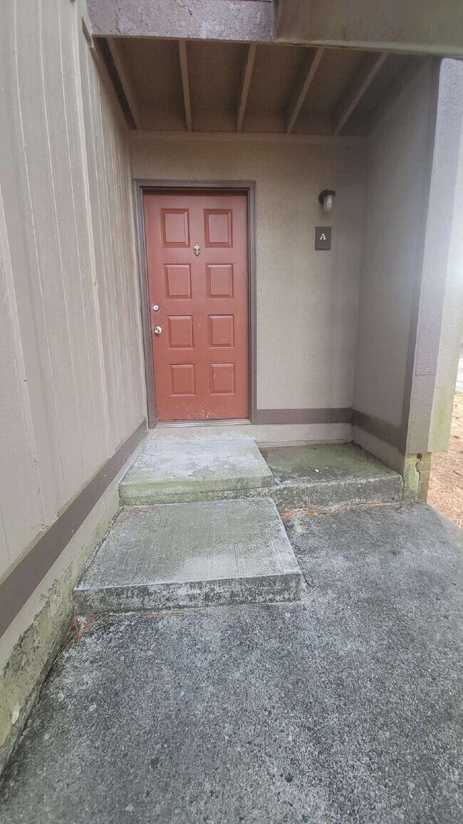 Foto del edificio - 906 Candlewood Dr NW