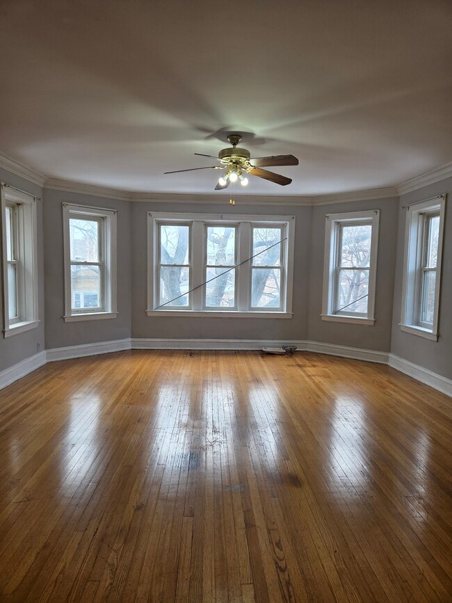 Building Photo - 6433 N Hamilton Ave