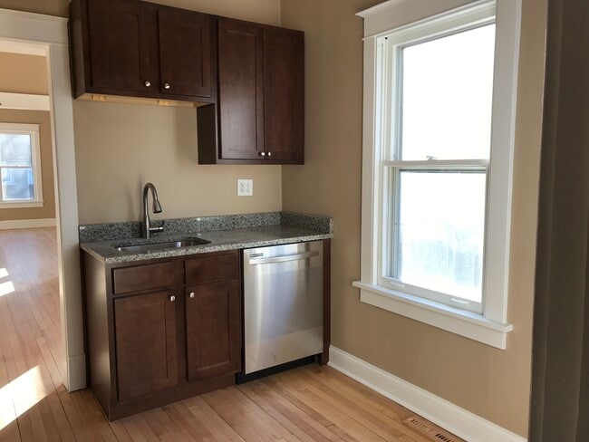 Building Photo - 116 N Adams St