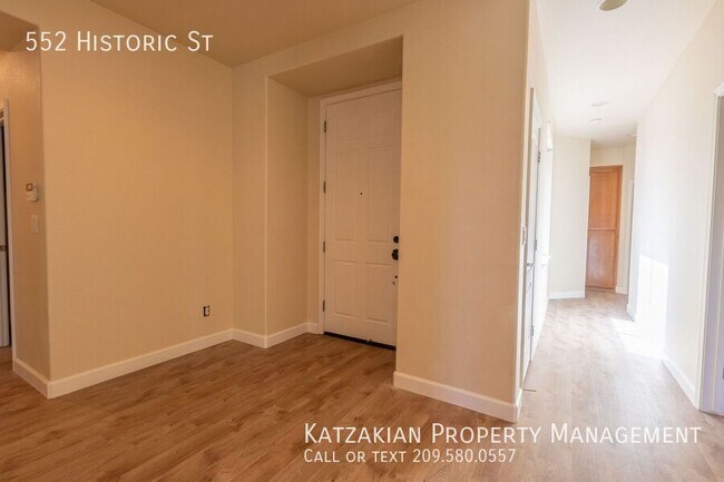 Building Photo - Charming 4 Bedroom, 2 Bathroom Single Stor...