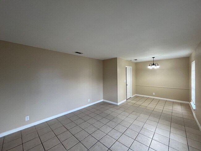 Building Photo - 7102 Glen Point Dr