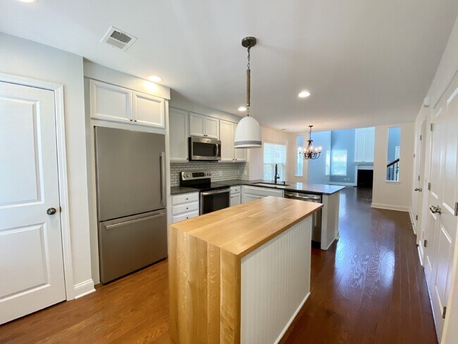 Foto del edificio - Old Town Bluffton Townhome for Rent!