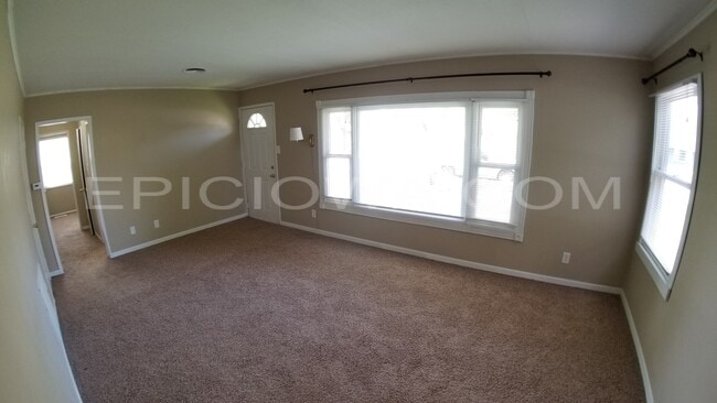 Foto del edificio - 3723 G Ave NE