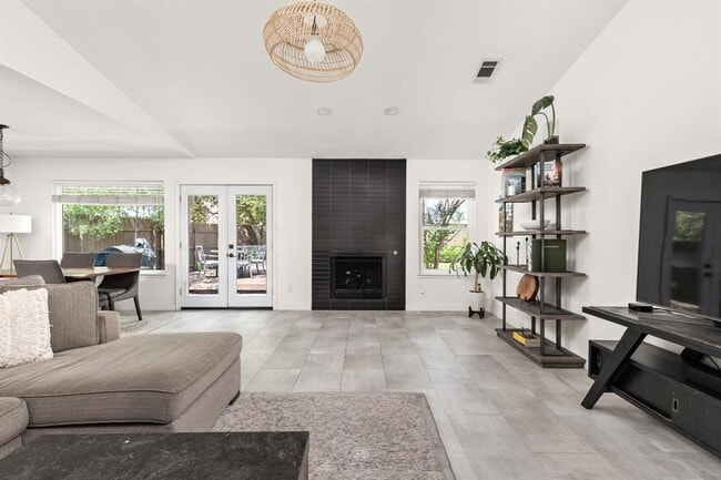 Foto del edificio - 8000 Treehouse Ln