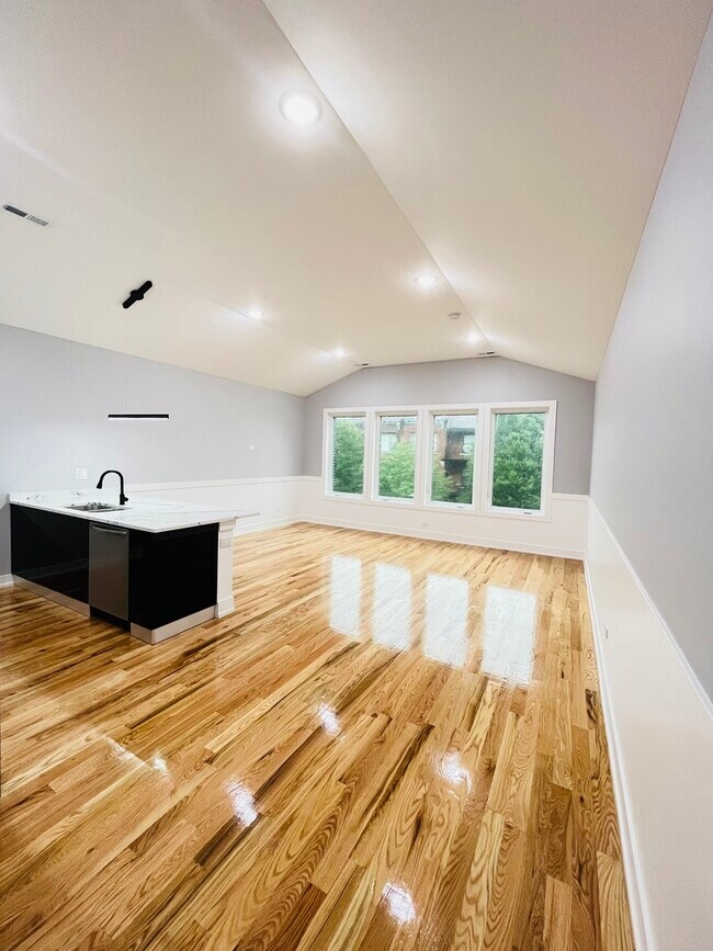 5831 S Calumet Ave, Chicago, IL 60637 House Rental in Chicago, IL