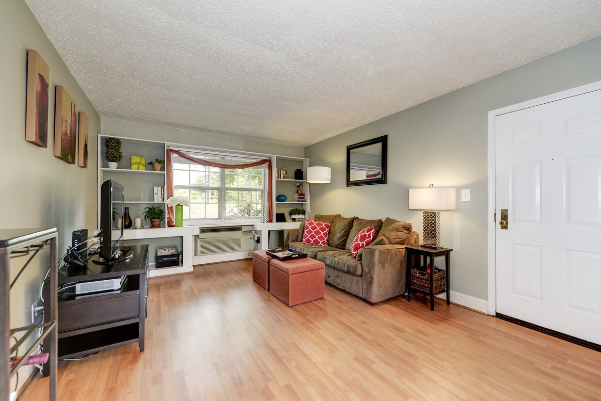 1618 W Abingdon Dr, Alexandria, VA 22314 Condo for Rent in Alexandria