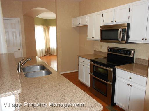 Building Photo - 215 Clarendon Cir