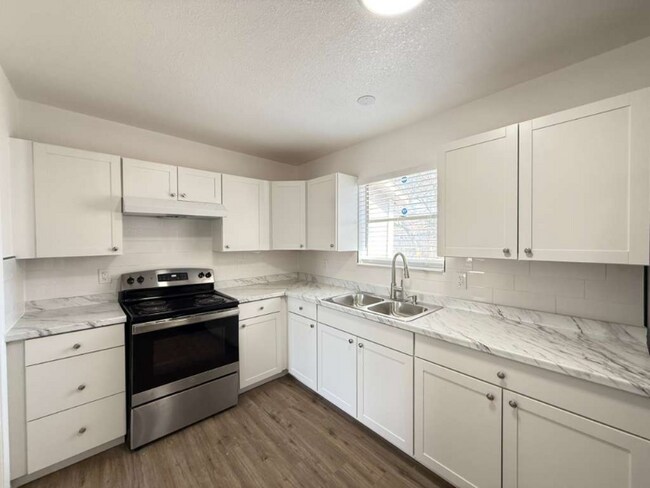 Foto del edificio - 7642 Quail St