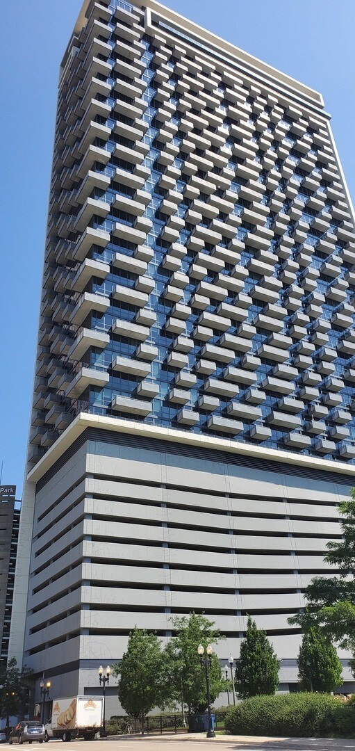 Building Photo - 235 W Van Buren St