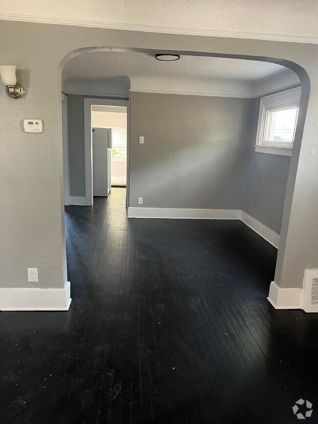 Building Photo - 7543 Lozier Ave