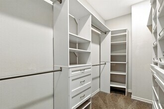 Building Photo - 5105 Ricky St