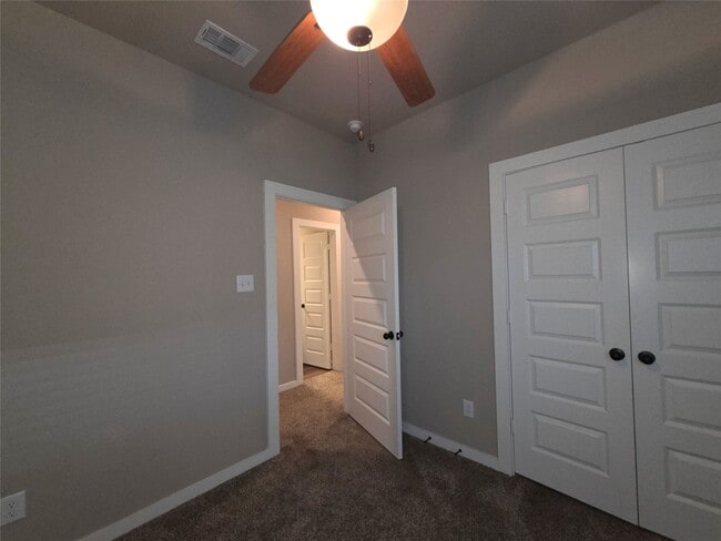Building Photo - 9740 Grosbeak Ln