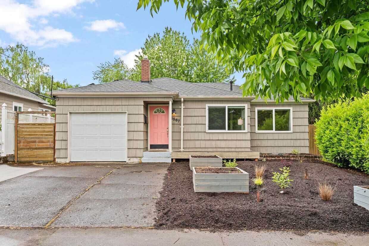 Primary Photo - Charming 2-bdr/1-bath Bungalow in St. John...