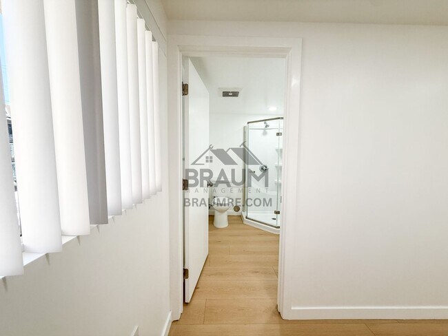 Foto del edificio - 4404 Stern Ave