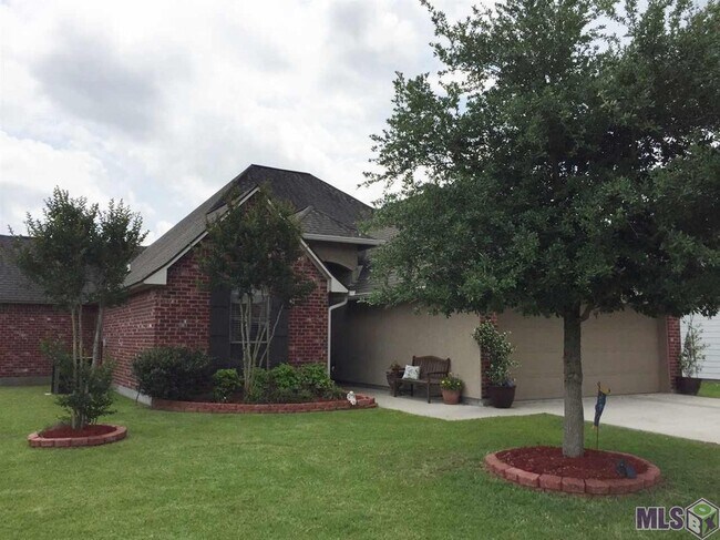 Building Photo - 37063 Rivergate Ave