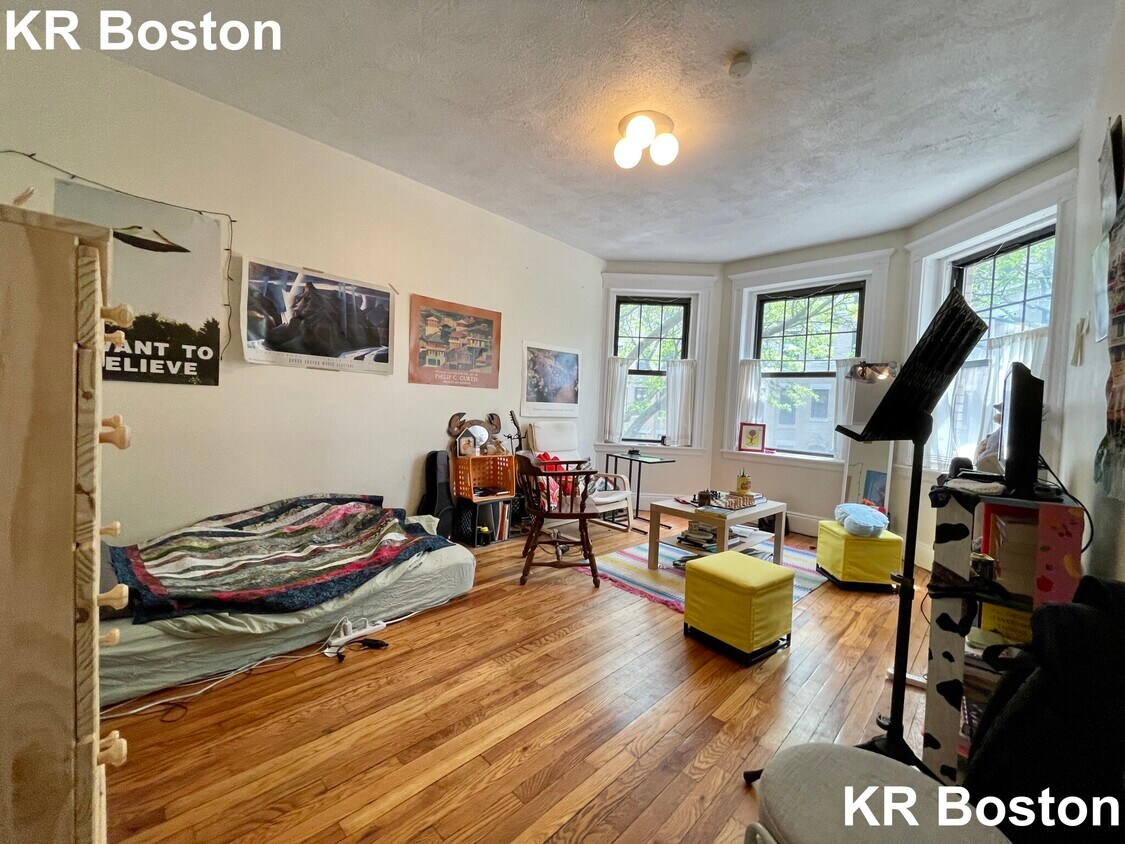 Primary Photo - 116 Saint Stephen St