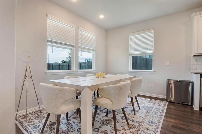 Foto del edificio - 6554 Marsh Ln