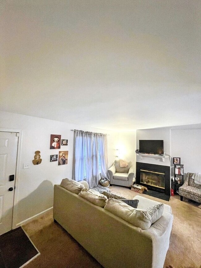 Building Photo - Lovely 3-Bed Home in Gated Community with ...