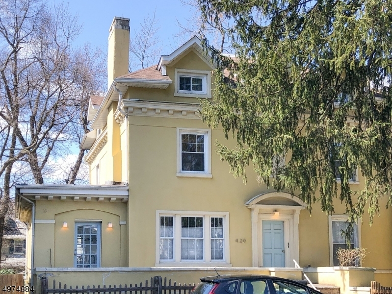 Primary Photo - 420 Valley Rd