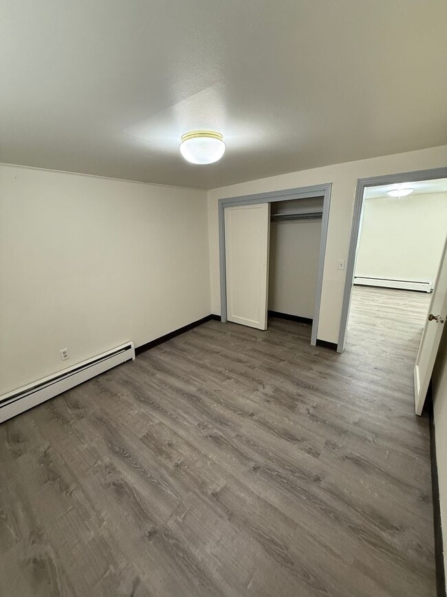 Building Photo - l1112