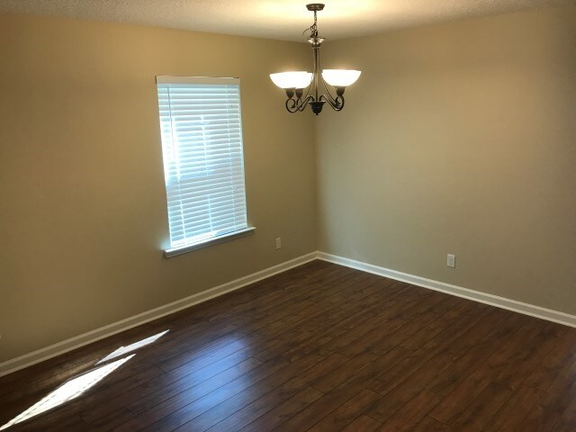 Foto del edificio - 501 Dresler Rd