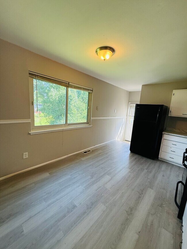 Foto del edificio - 3 Bedroom 1 bathroom home for rent in Hazelwood