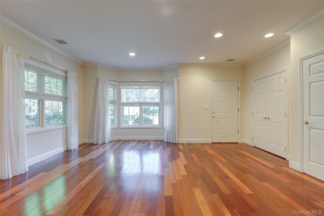 Building Photo - 115 Pond View Dr