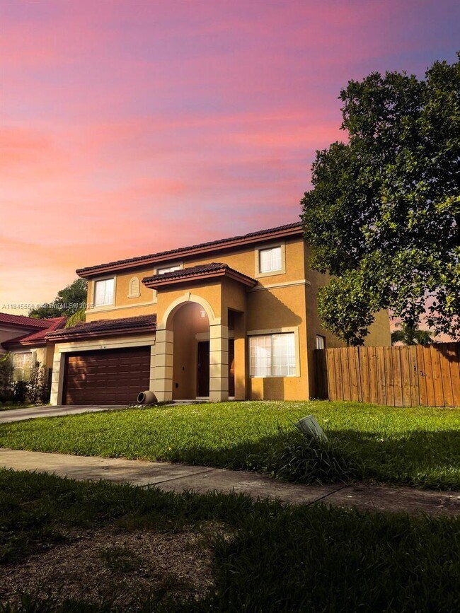 Foto del edificio - 8741 SW 212th Terrace
