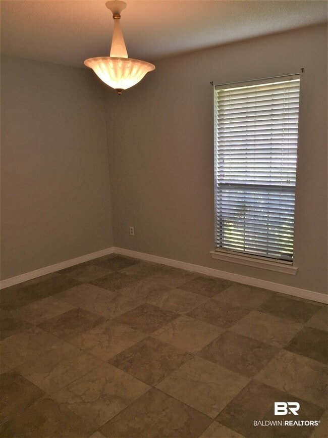 Building Photo - 6919 Park Dr