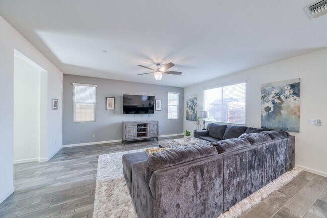 Foto del edificio - 3 br, 2.5 bath House - 3931 Griffith Ave