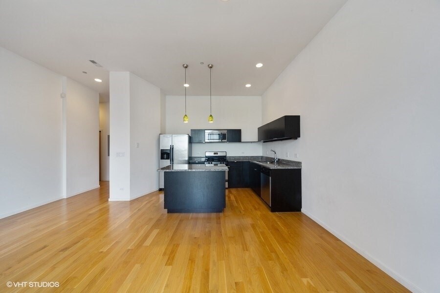 Primary Photo - 2156 N Damen Ave