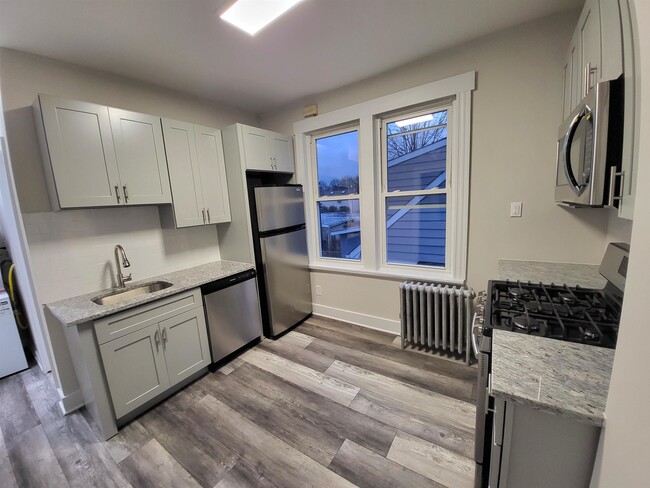 Building Photo - 856 Paterson Ave