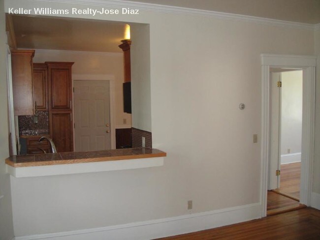 Building Photo - 18 Pinehurst Ave