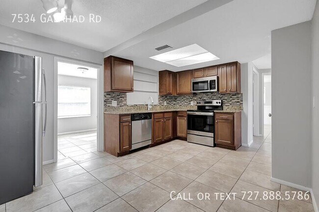 Foto del edificio - 7534 Galahad Rd