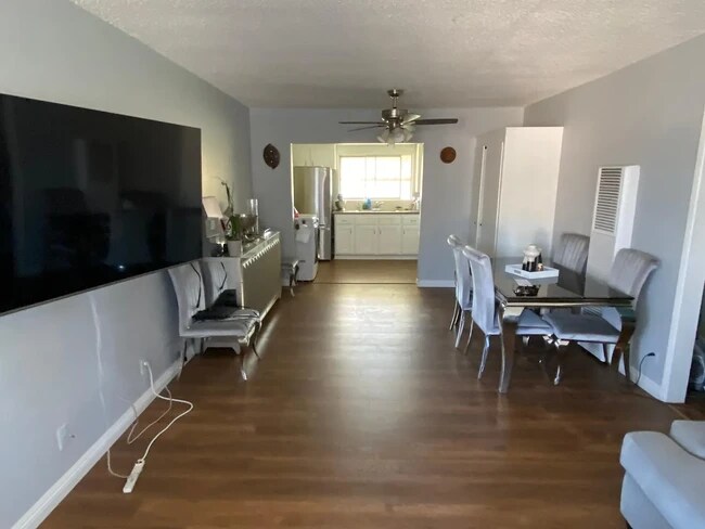Foto del edificio - 7137 Bellaire Ave