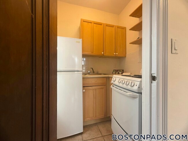 Building Photo - 2 Elmwood Ave