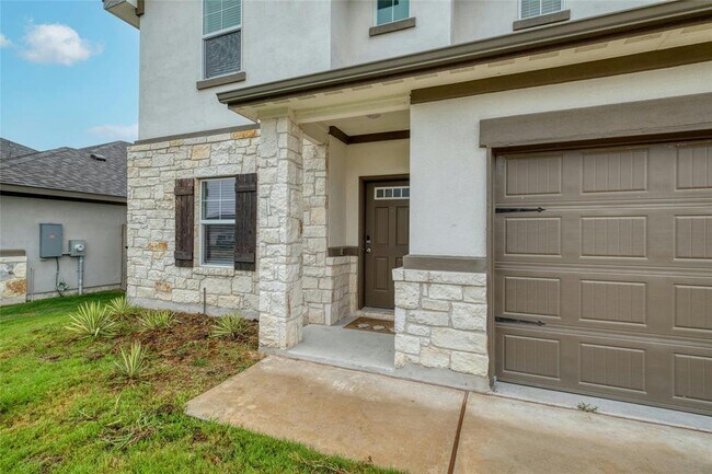 Building Photo - 13924 Heartland Dr