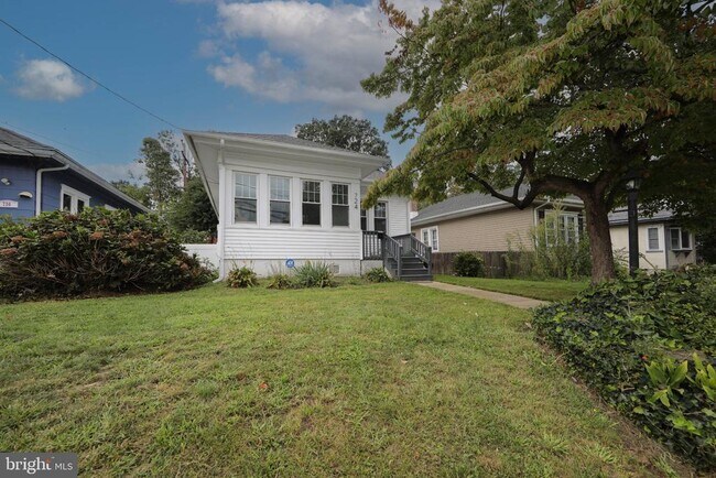 Building Photo - 724 Willitts Ave