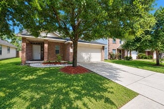 Building Photo - 21603 Falvel Lake Dr