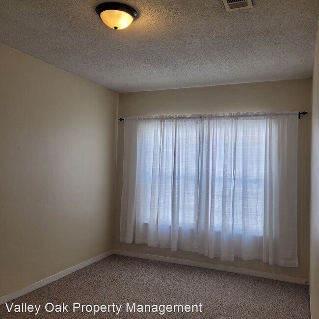 Foto del edificio - 2 br, 1 bath House - 301 N. Broadway