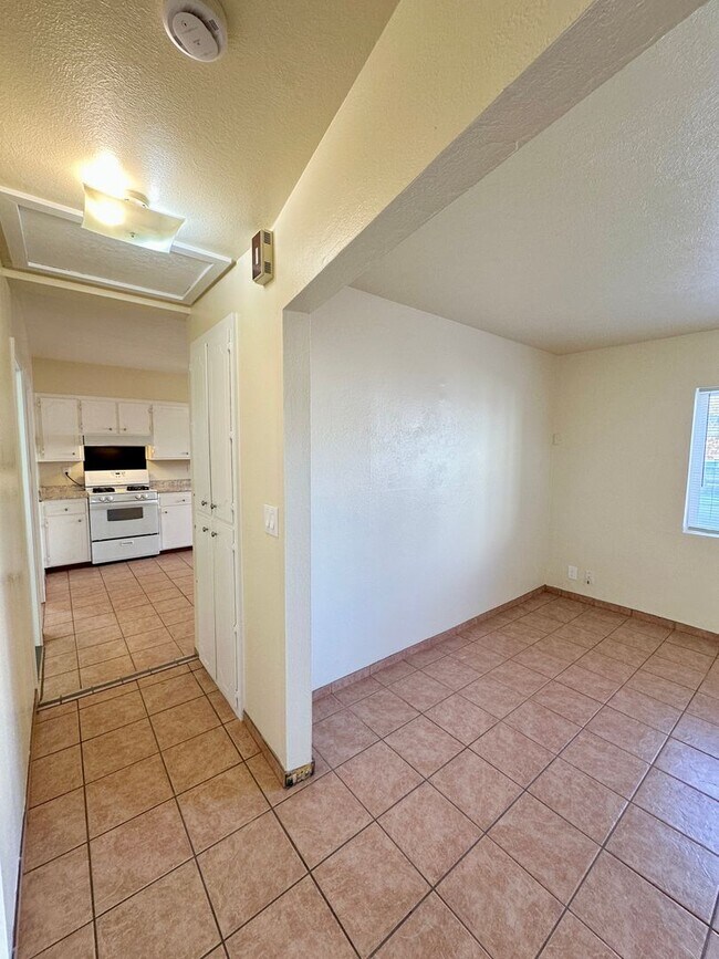 Building Photo - UPCOMING 2 BED 1 BATH COZY CASITA AVAILABL...