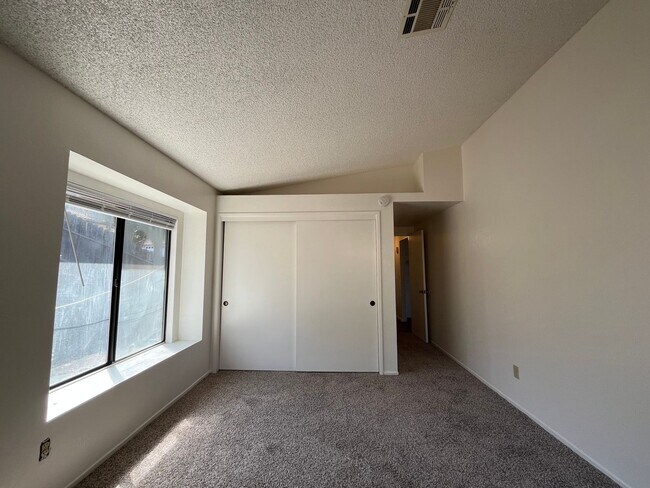 Foto del edificio - 309 Oak Meadow Ln