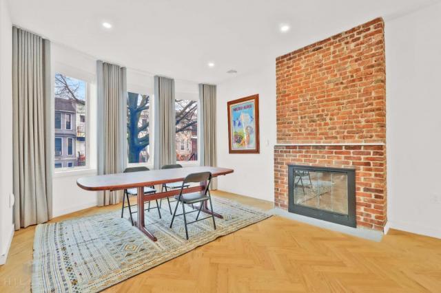 Foto del edificio - 3 bedroom in Brooklyn NY 11207