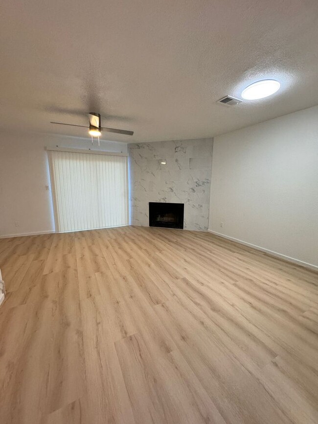 Building Photo - Remodeled and updated 3 bedroom 2 bathroom...