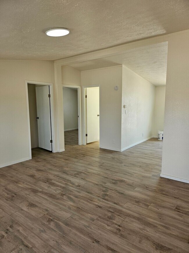 Foto del edificio - ALL PROSPECTIVE TENANTS MUST SUBMIT A $58 ...