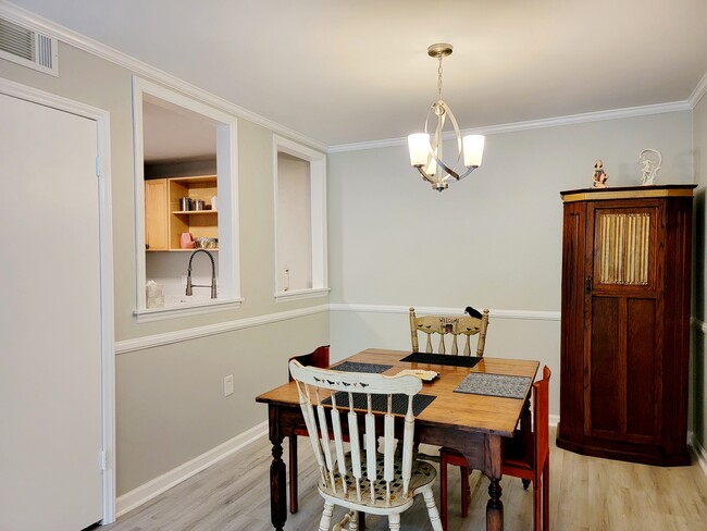 Building Photo - 500 Umstead Dr