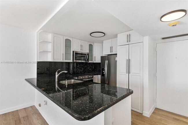 Foto del edificio - 600 NE 36th St